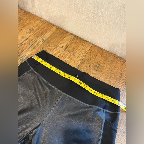 🩶 GapFit Sculpt Revolution Capri Leggings – Size XL - Picture 3 of 7